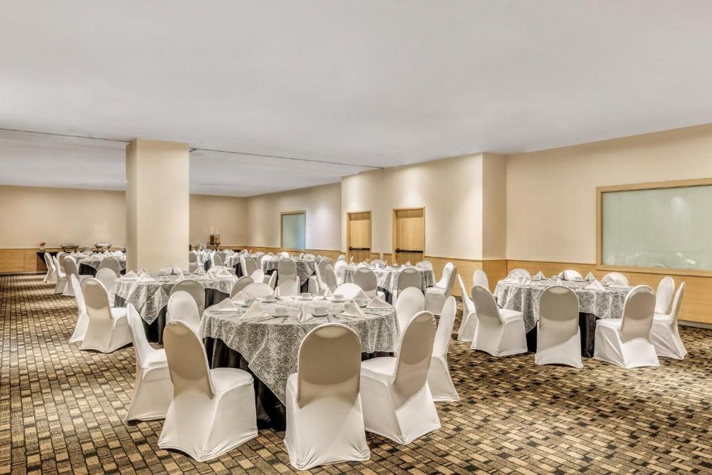 Fiesta Inn Centro Historico - Tap to explore photos