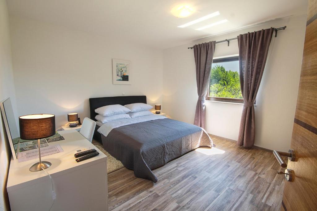 Countryside Apartment photo 3