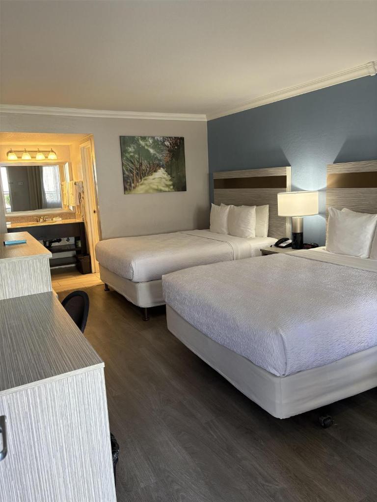 Best Western InnSuites Phoenix Hotel & Suites Room Type - Standard Room, 2 Queen Beds, Non Smoking