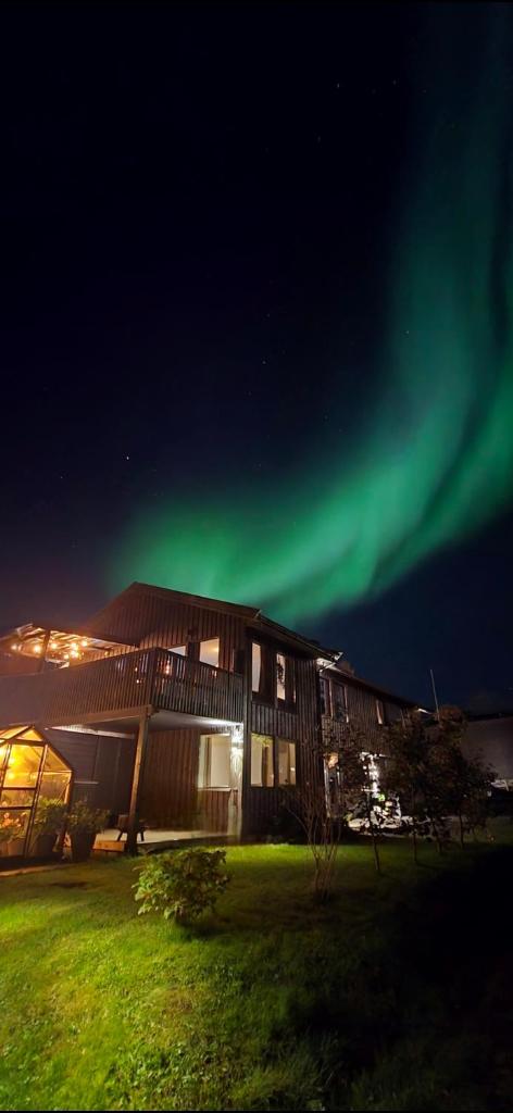 Apartment in Tromsø, located between the Arctic Cathedral and The Cable Car with EV Ch Station