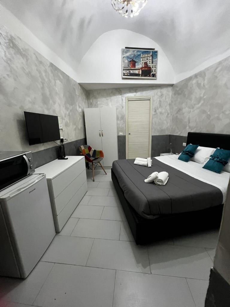 House Paky - Tap to explore photos