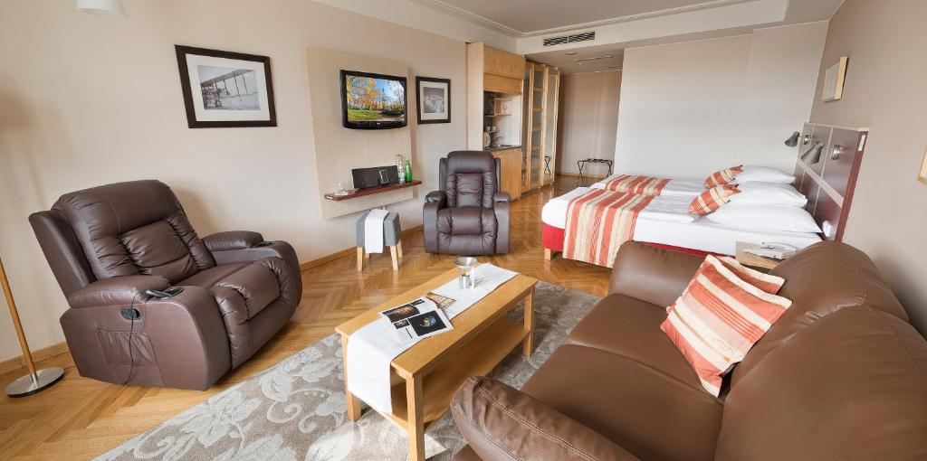 Сьюит (Полулюкс «5 чувств» с видом на сад), EA Hotel Julis