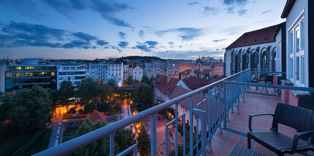 Сьюит (Полулюкс «5 чувств» с видом на сад), EA Hotel Julis