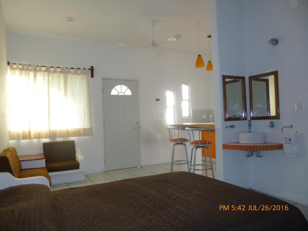 Hotel y Suites Del Paci­fico photo 4