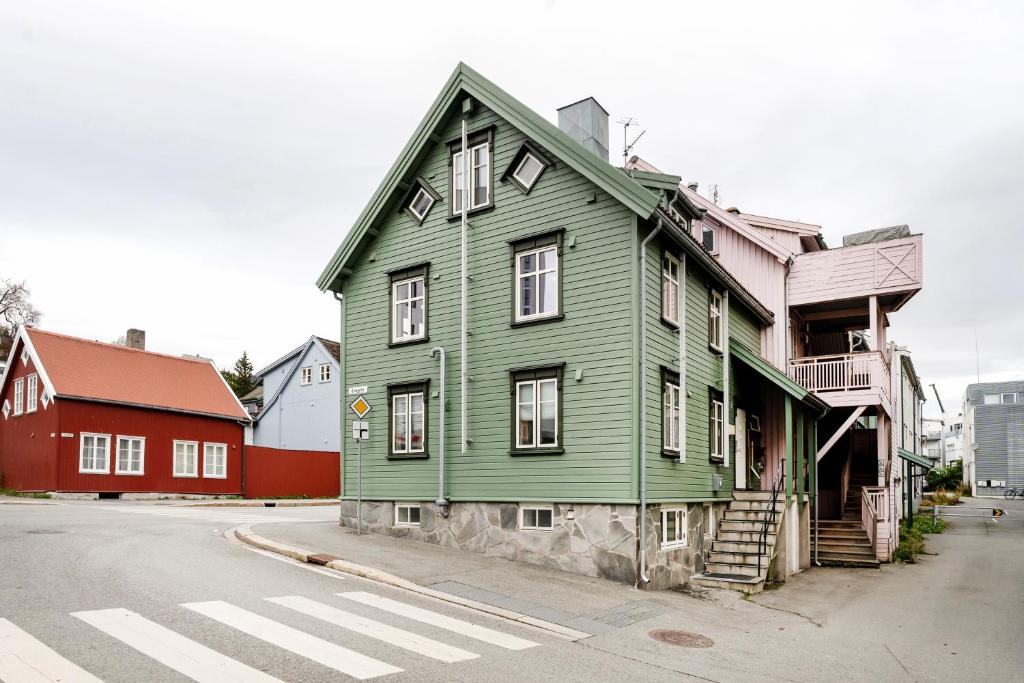 2-bedroom Apartment by The Bridge