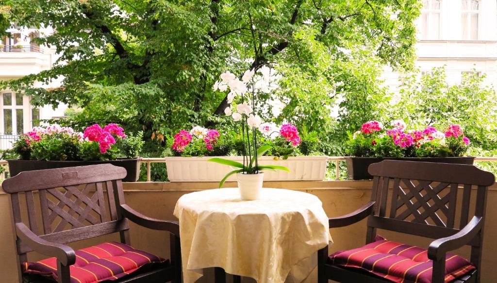 Двухместный (Улучшенный двухместный номер с 1 кроватью и балконом), Hotel Augusta Am Kurfürstendamm