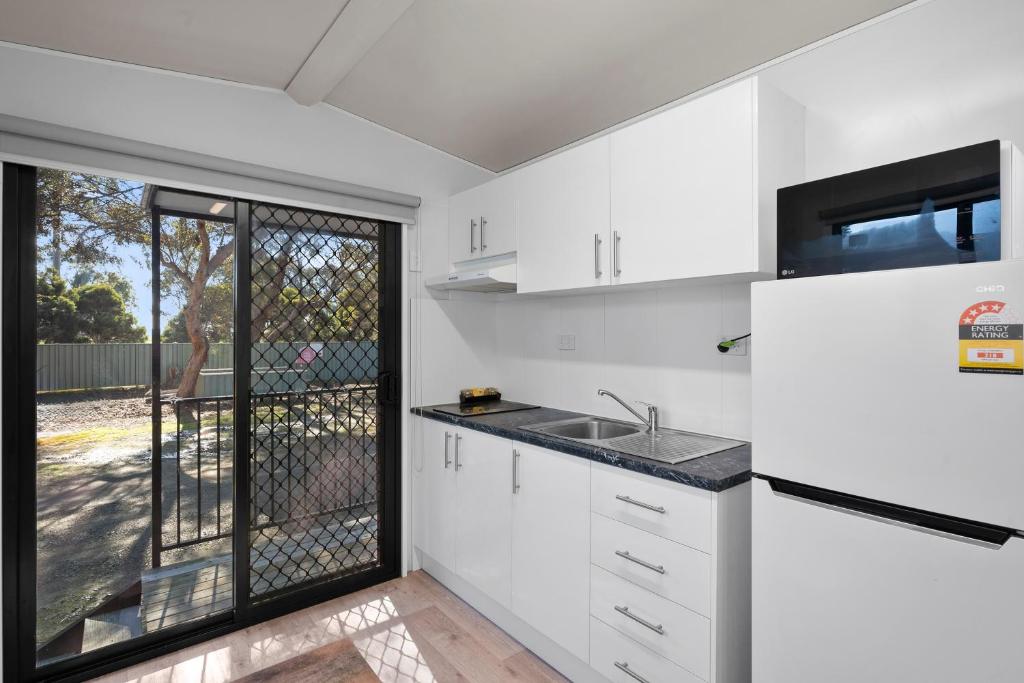 Shepparton Holiday Park - Tap to explore photos