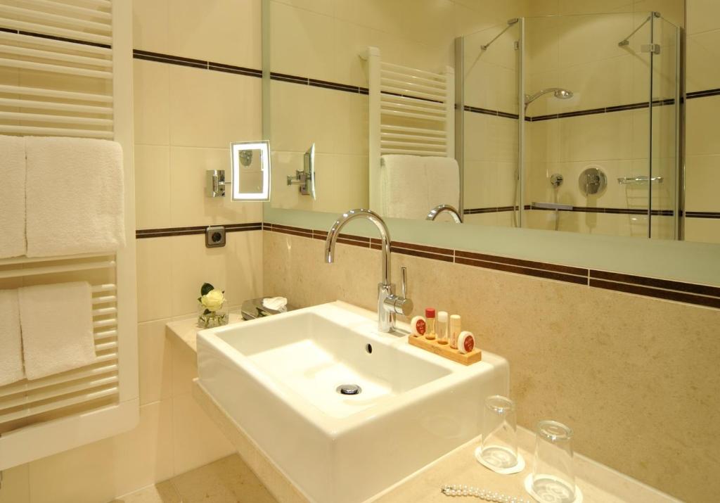 Двухместный (Улучшенный двухместный номер с 1 кроватью), Hotel Torbräu