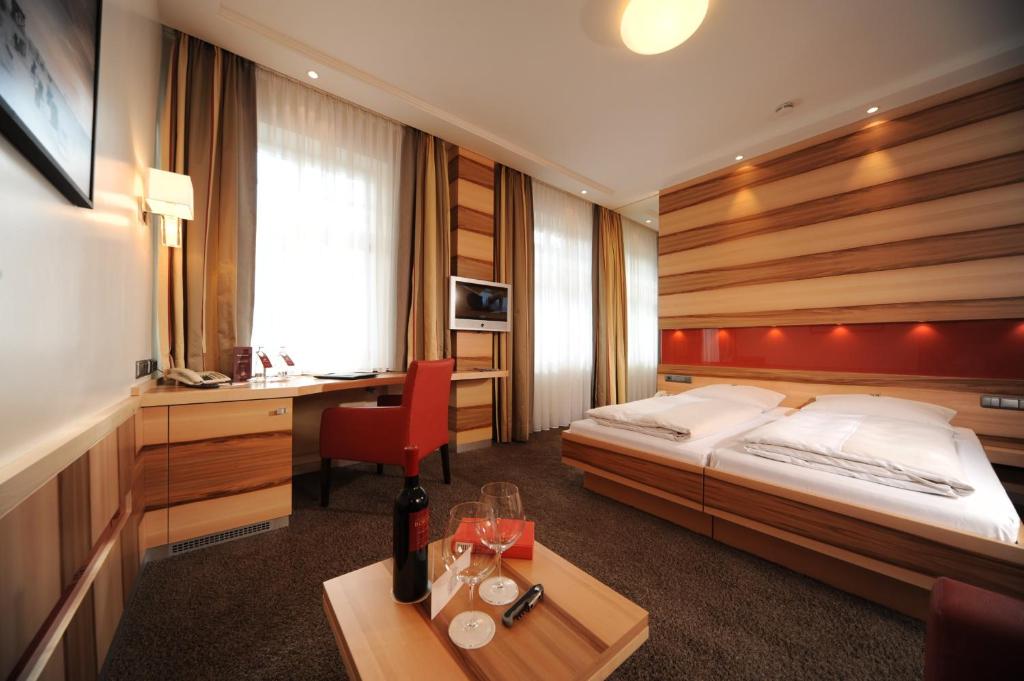 Двухместный (Улучшенный двухместный номер с 1 кроватью), Hotel Torbräu