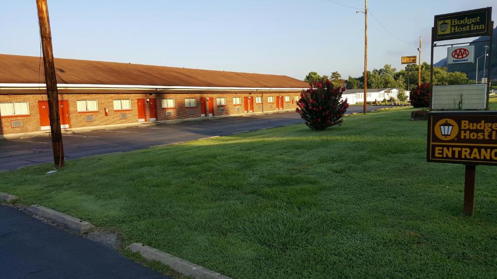 Budget Host Inn Charleston image