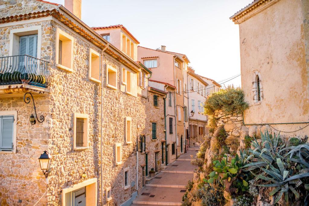 Vivez Antibes ! Logez a 6 au centre-ville