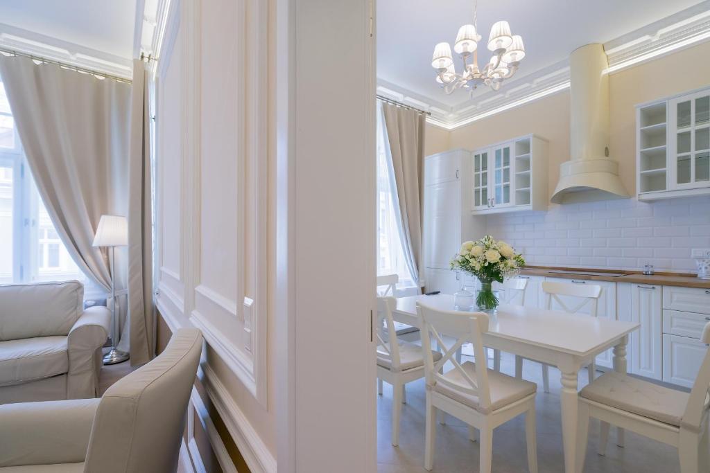 Апартаменты (Люкс «Пастель» с обеденной зоной), Revelton Suites Karlovy Vary