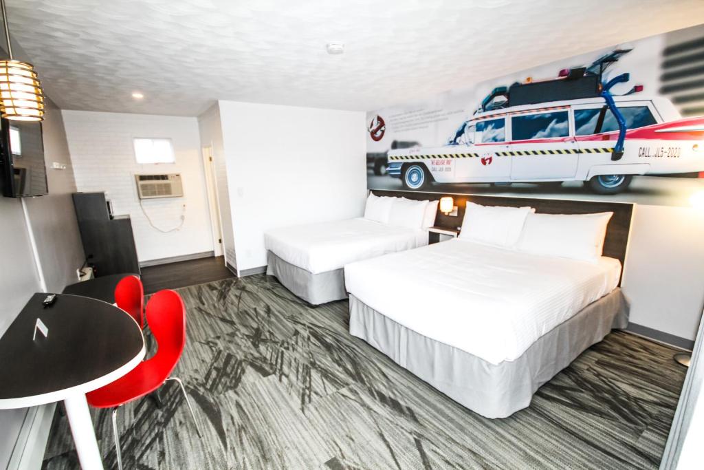 Cadillac Motel Niagara photo 2