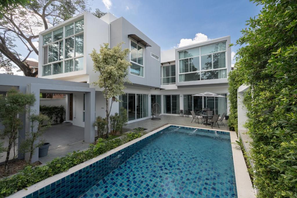 Private Pool Villa 6 Bedroom - La Vista Pool Villa, Chiang Mai