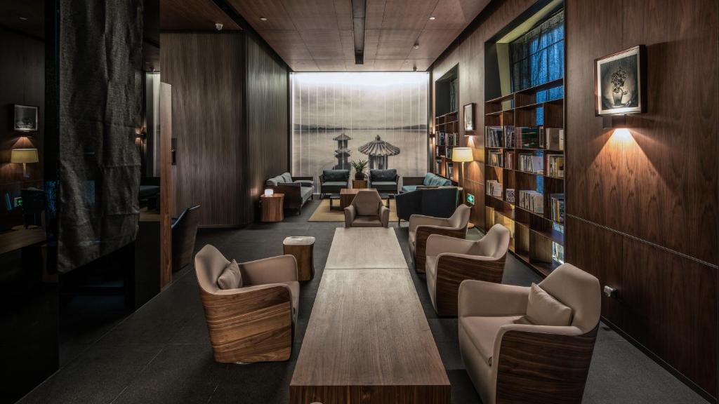 The Nook Hotel Hangzhou - A design hotel, Near subway photo 1
