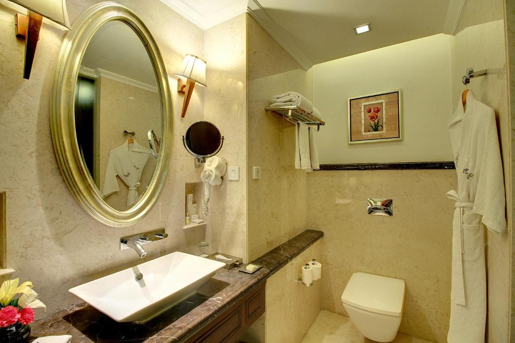 Двухместный (Neo Classic Room with 20% off on food & soft beverages), The Pllazio Hotel