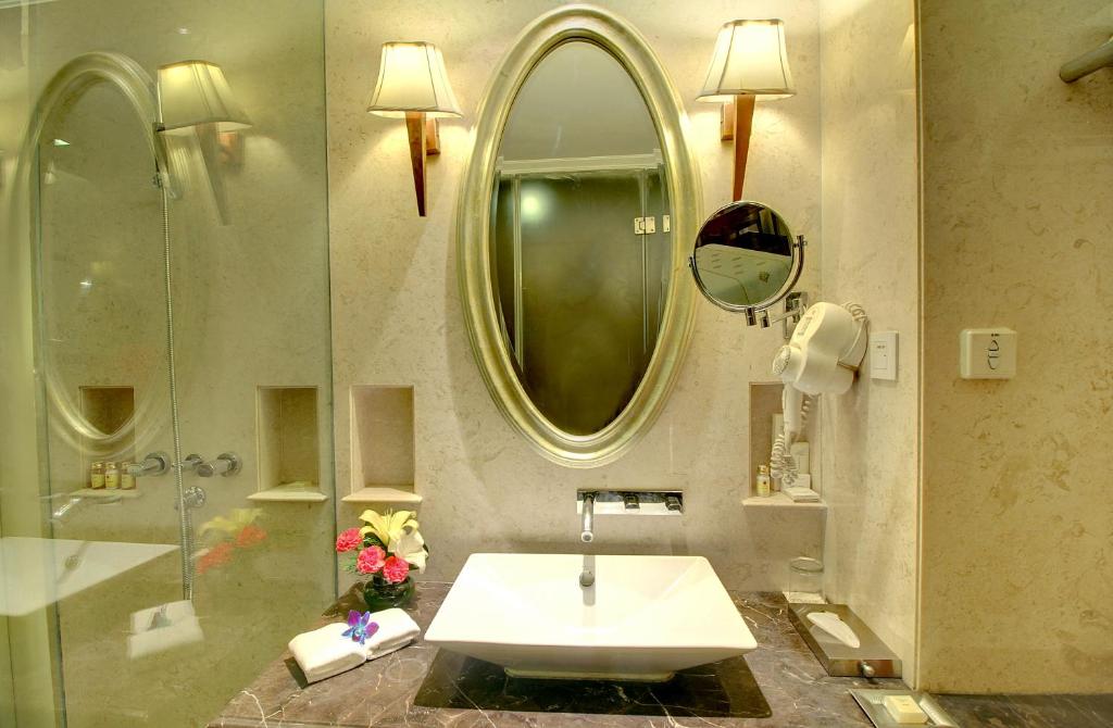 Двухместный (Neo Classic Room with 20% off on food & soft beverages), The Pllazio Hotel