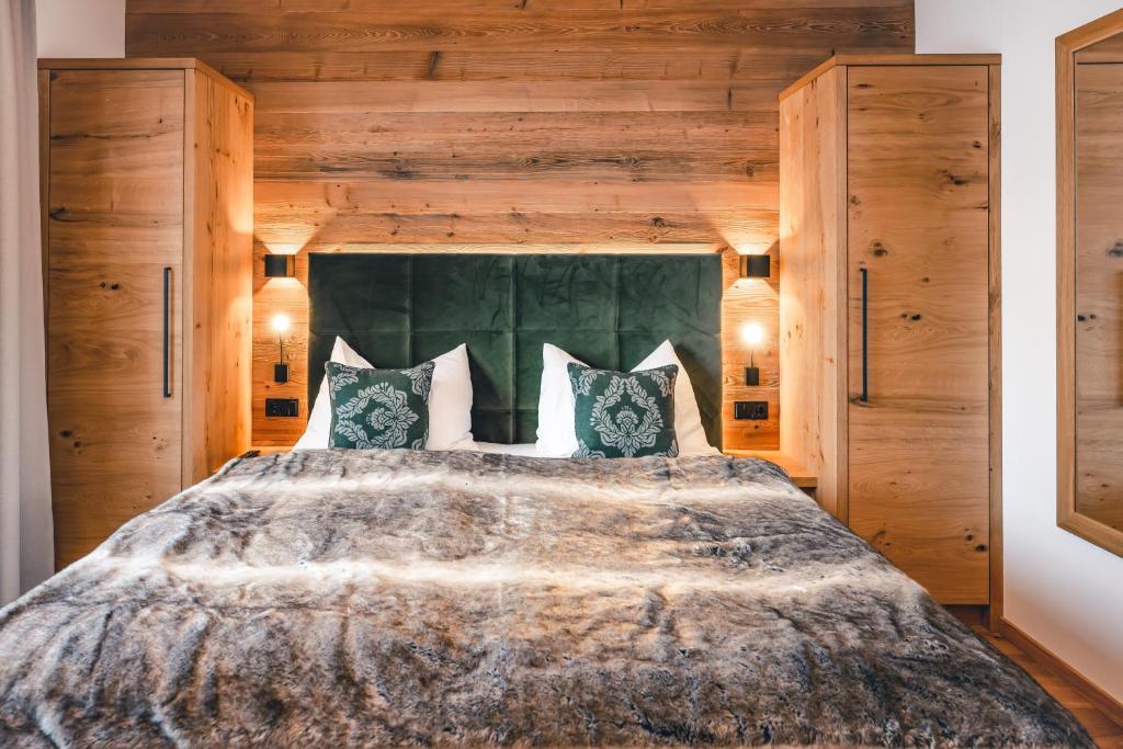 Lux Alp Chalet - Tap to explore photos