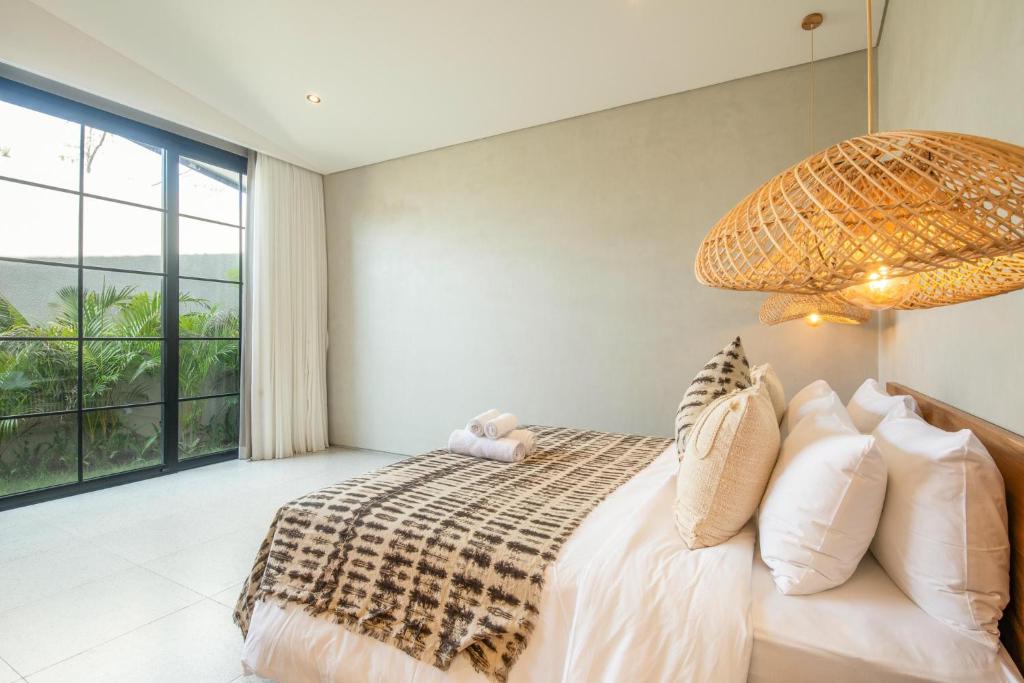 Stylish 5BR Boho Hideaway, 5 Min from Bingin Beach - Tap to explore photos