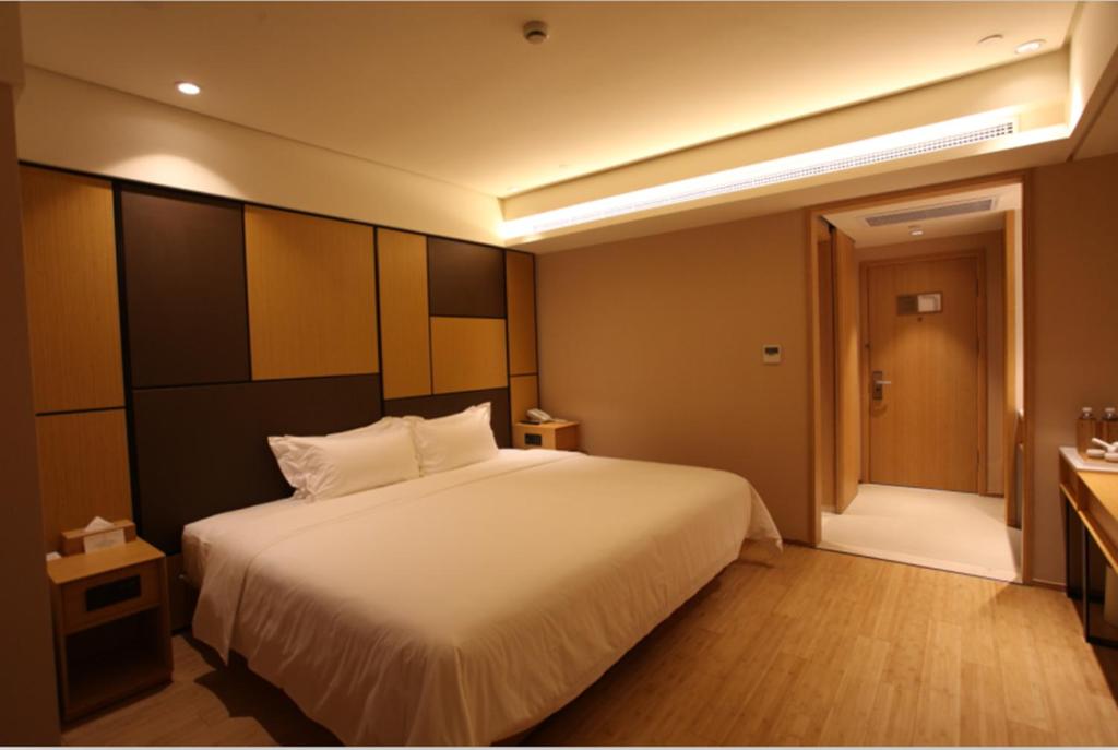 Двухместный (Улучшенный номер с кроватью размера «king-size»), JI Hotel Shanghai Kangqiao Xiuyan Road