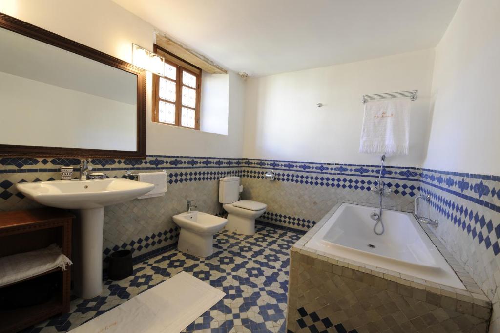 Сьюит (Люкс El Guembri), Riad Au 20 Jasmins