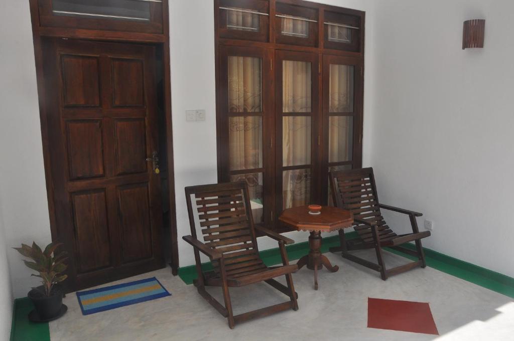 Двухместный (Двухместный номер Делюкс с 1 кроватью и балконом), Hiru Resort Inn Unawatuna