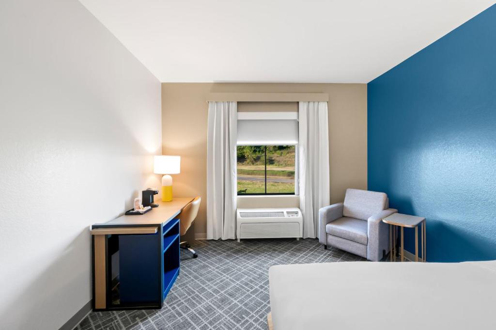 Comfort Inn & Suites Fort Smith I-540 - Tap to explore photos