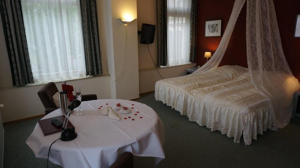 Hotel het Gemeentehuis Uithuizen photo 1