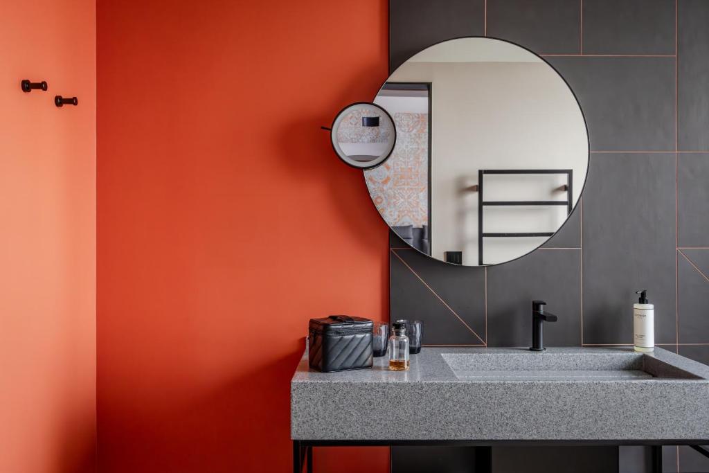 Hôtel LÉONOR the place to live By Stay Collection - Tap to explore photos