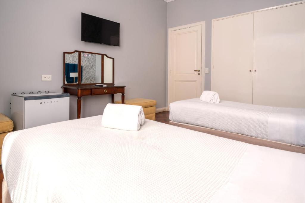 Regis Orho Hotel - Tap to explore photos
