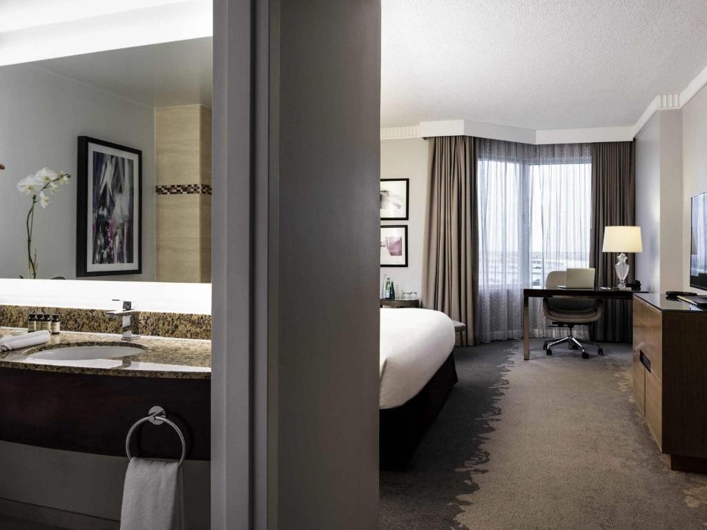 Pullman Miami Airport Room Type - Superior King Room with City View