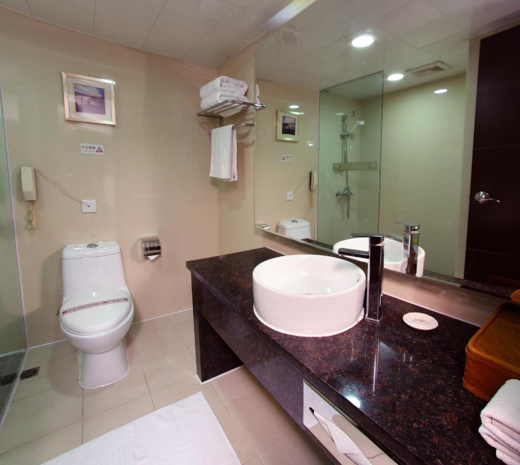 Двухместный (Двухместный номер Делюкс с 1 кроватью), New World Hotel with private parking