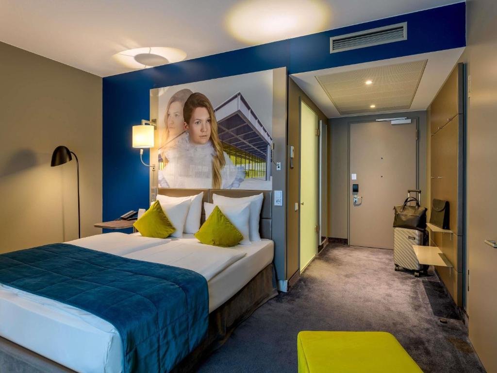 Mercure Hotel Berlin Wittenbergplatz Room Type - Standard Queen Room with Accessible Bathroom 