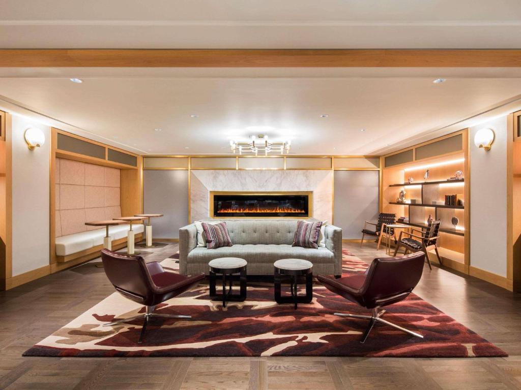 Fairmont The Queen Elizabeth Room Type - Signature Fairmont Gold Room 