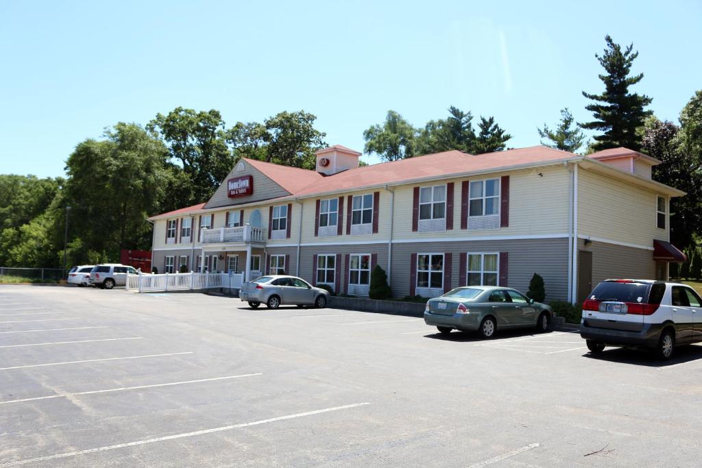 Hometown Inn & Suites photo 1