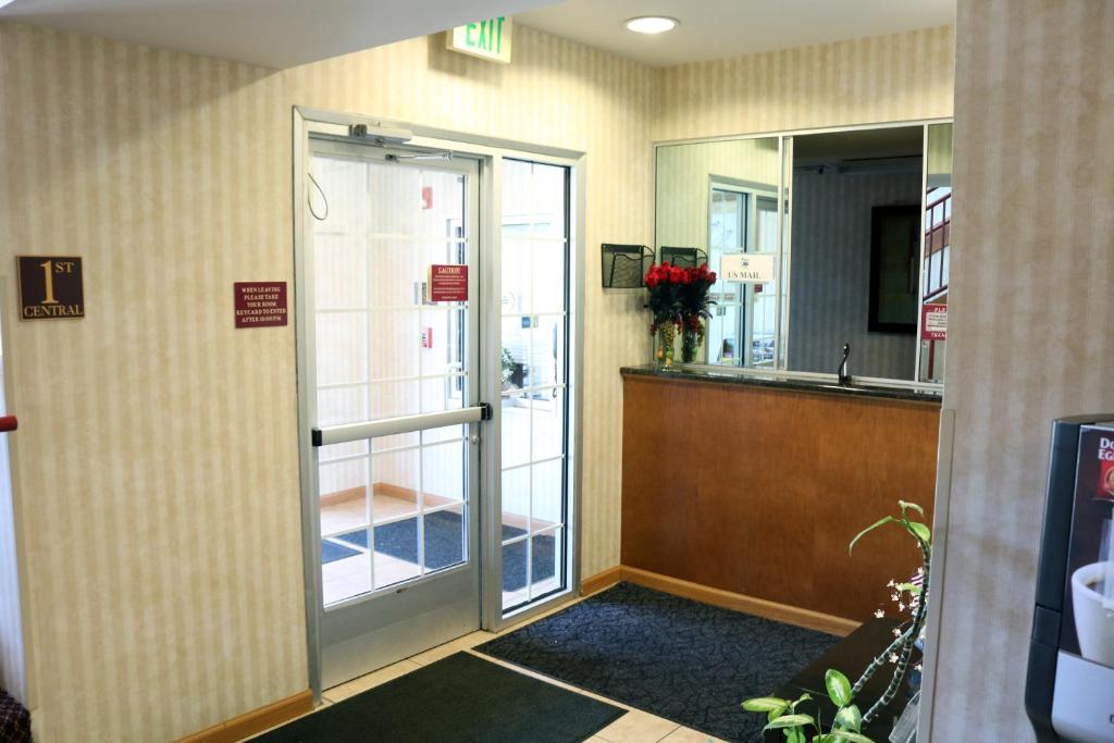 Hometown Inn & Suites photo 4