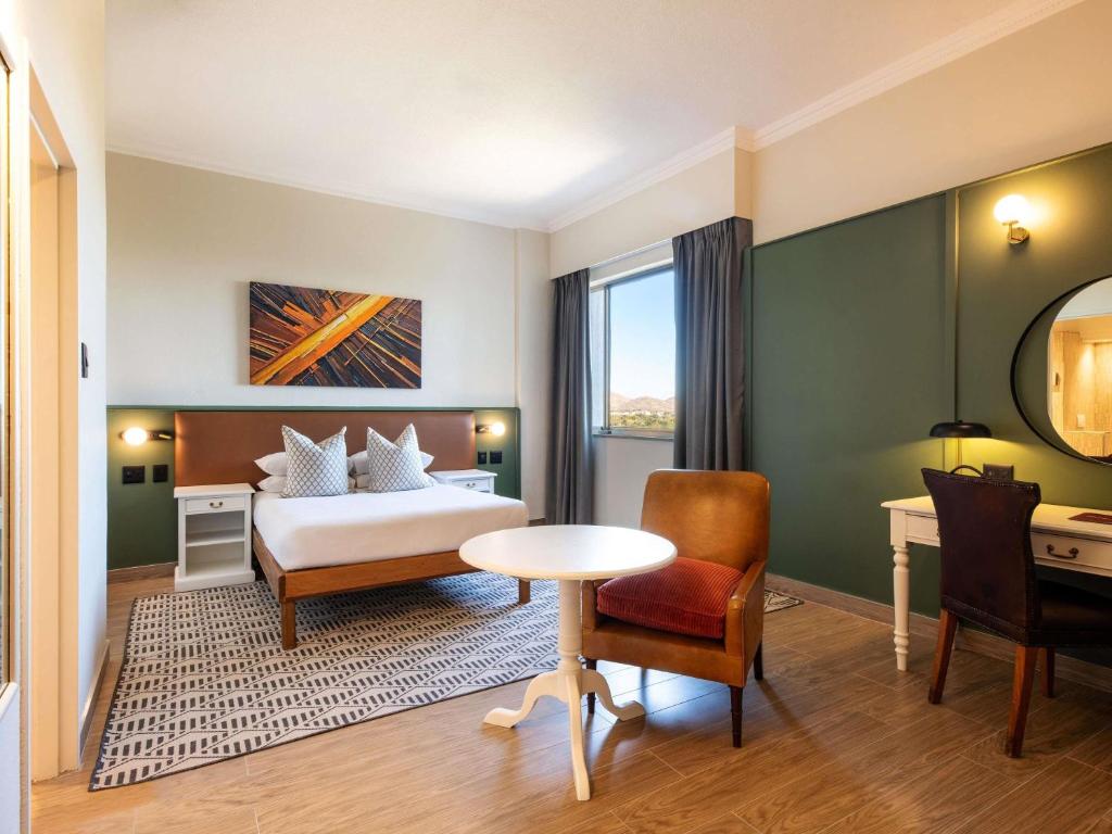 Mövenpick Hotel Windhoek Room Type - Classic Double Room with Pool View 
