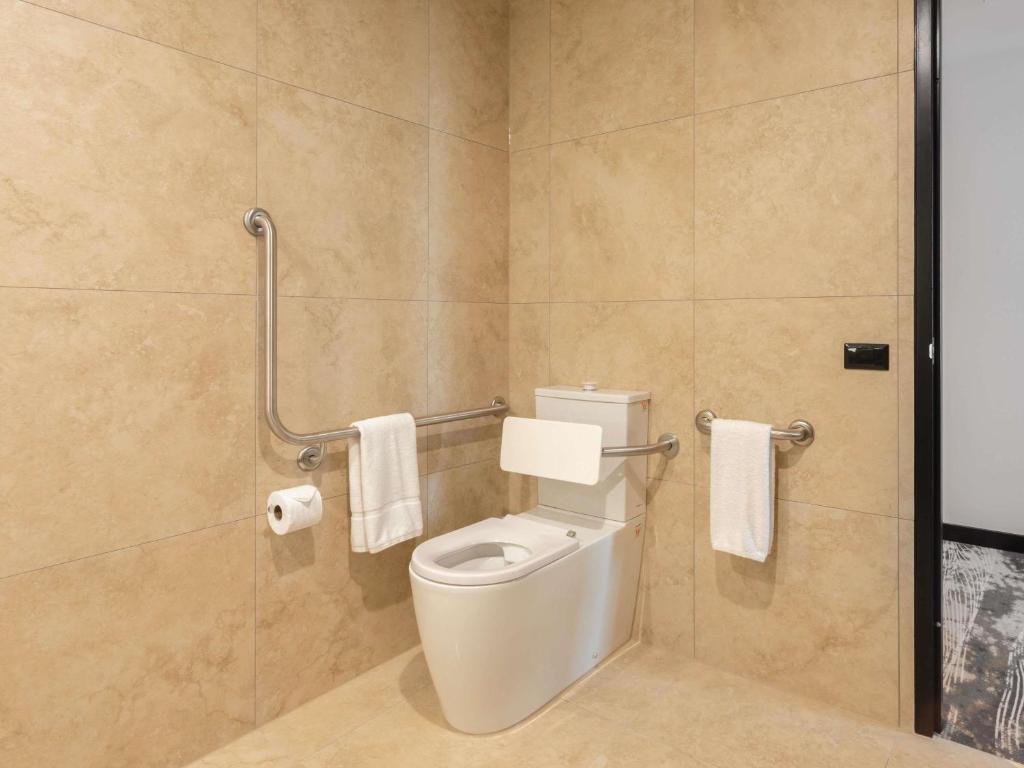 Novotel Devonport Room Type - Accessible Standard King Room