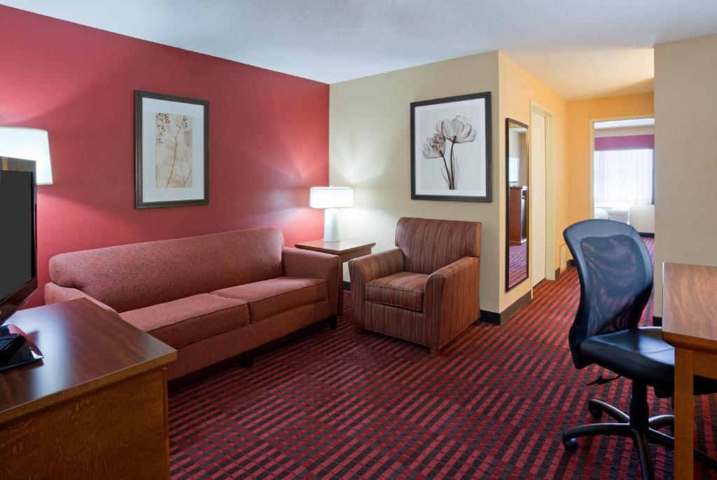 GrandStay Hotel & Suites - Stillwater photo 2