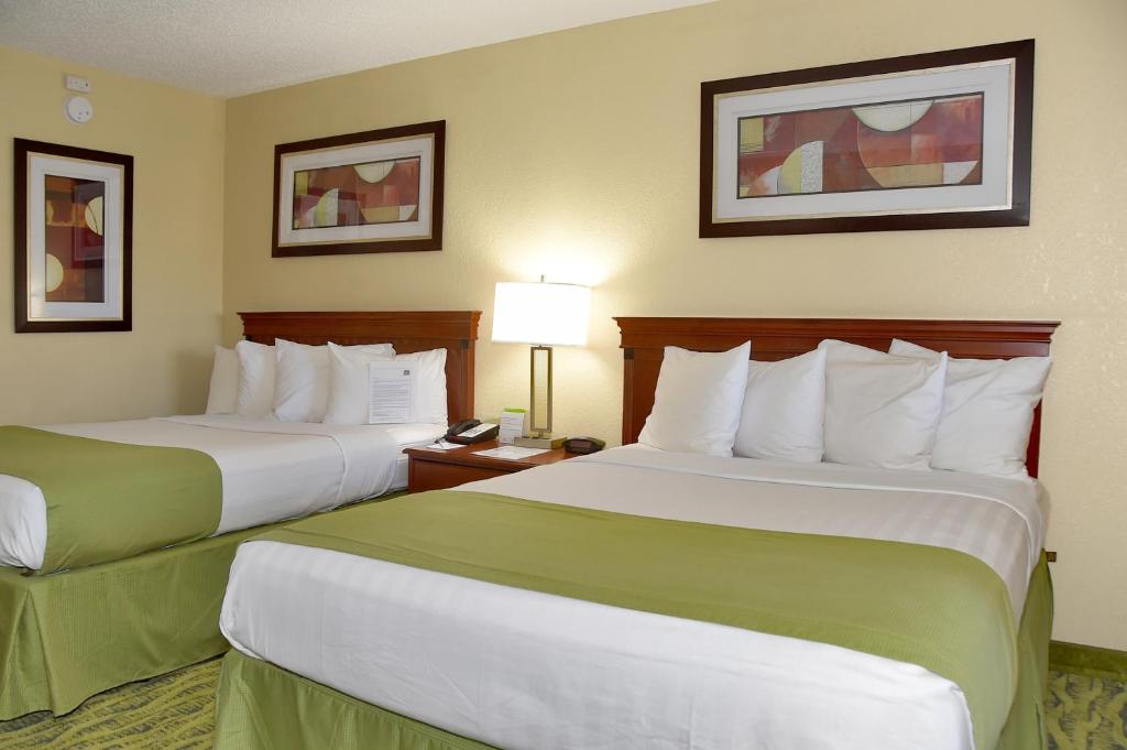 Двухместный (Номер с двумя кроватями размера queen-size - с толерантным отношением к домашним животным/для некурящих), Best Western Orlando East Inn & Suites