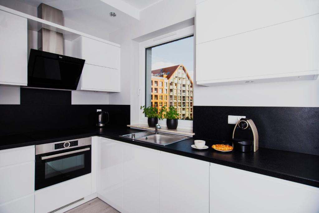 Апартаменты (Апартаменты с 1 спальней и балконом), Holidays Home Apartamenty Chmielna