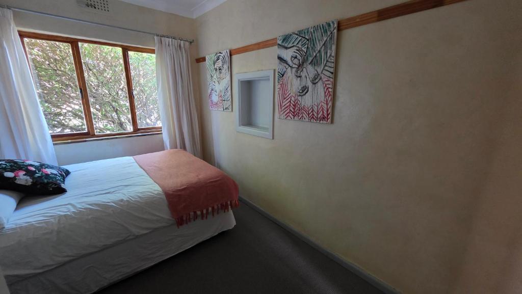Fish Hoek Crescent Hideaway - Tap to explore photos
