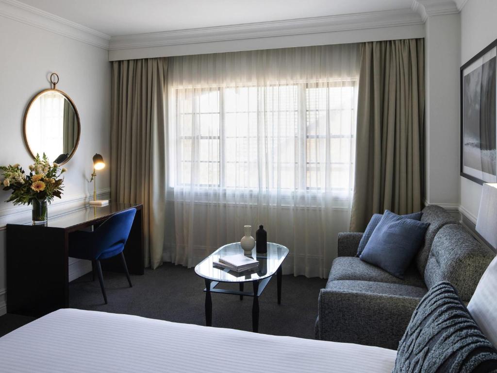 Peppers The Hills Lodge Room Type - Premium Room with Queen Bed
