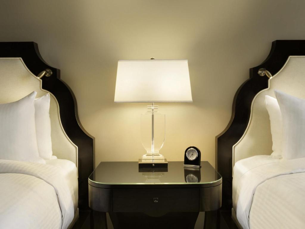 Fairmont Hotel Vancouver Room Type - One-Bedroom Suite with Two Queen Beds