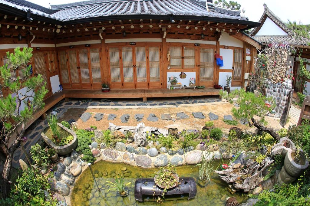 Happiness Full Hanok Guesthouse photo 2