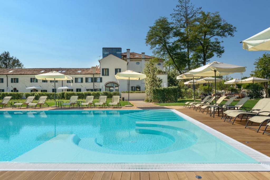 Hotel Villa Barbarich - Tap to explore photos