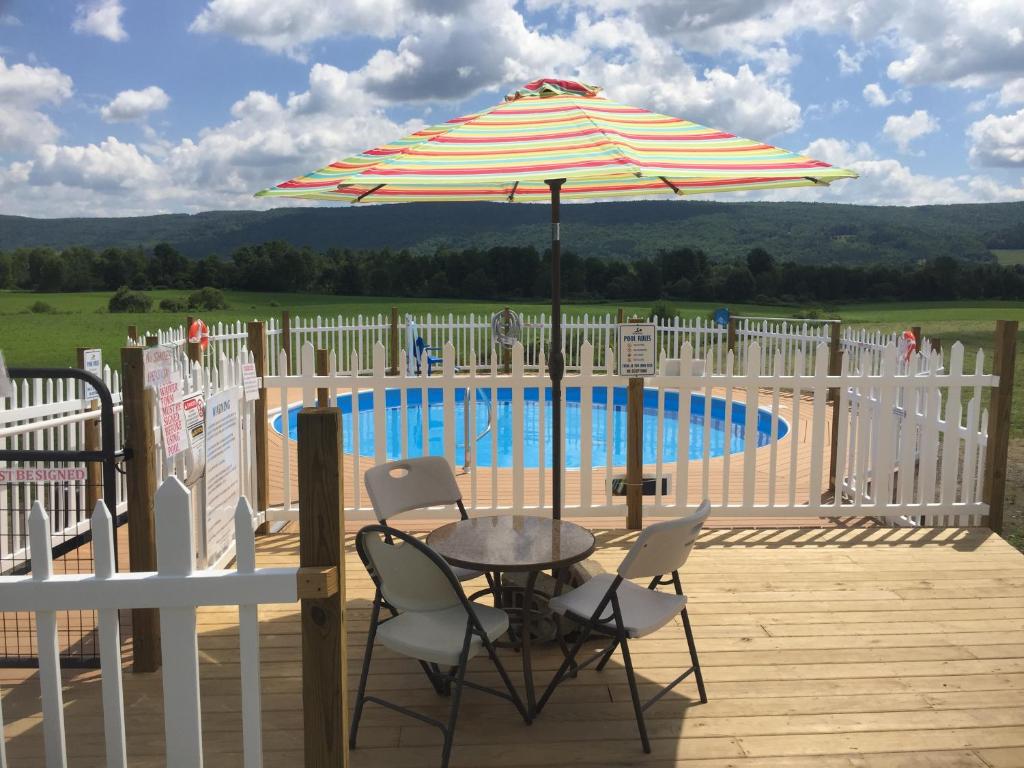 Apple Inn and Suites Cooperstown Area image