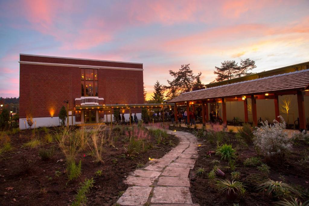 McMenamins Anderson School photo 3