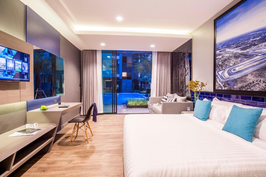 The Crystal Hotel Buriram - formerly X2 Vibe Buriram photo 2