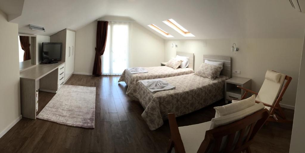 Crescent Twins -White Villa photo 3